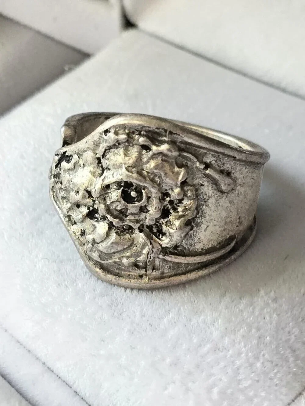 VINTAGE INSPIRED STAINLESS STEEL ROSE MOTIF TEXTURED FLORAL NEW OPEN SIZE 7 RING